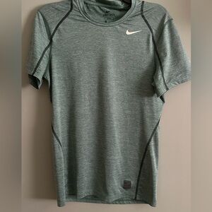 Nike Pro Men's Green Fitted Performance Tee size small